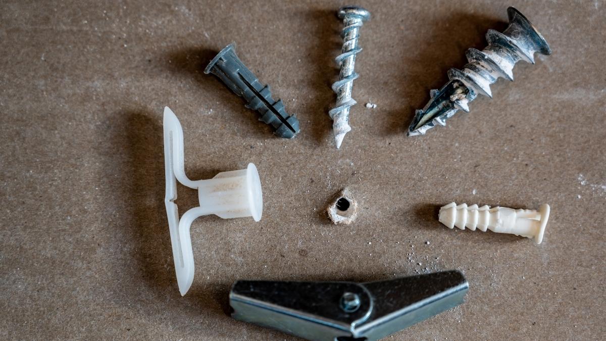 how to use wall anchors step-by-step for beginners